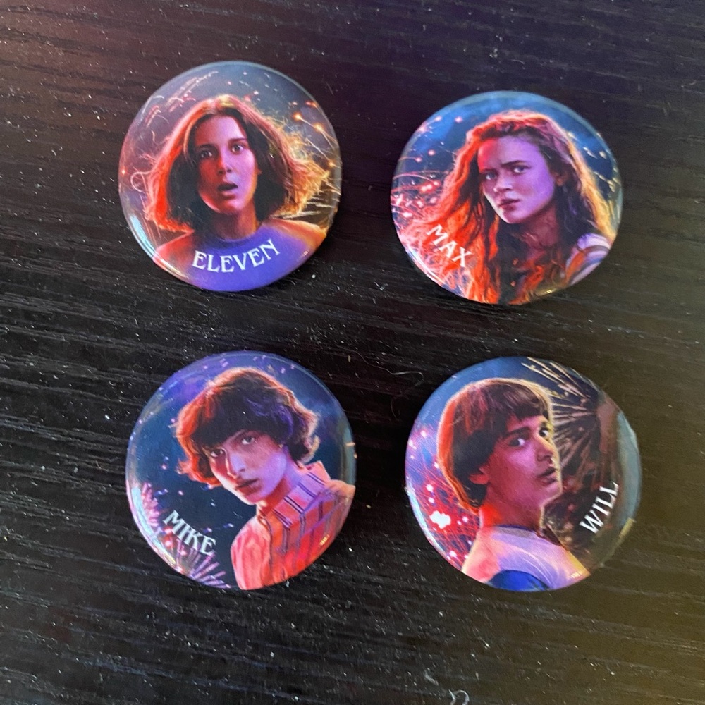 EXCLUSIVE RARE Stranger Things Characters Button Set - Picture 3 of 3